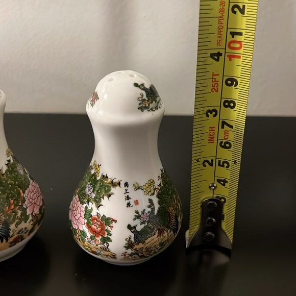 Peacock Salt and Pepper Shakers - Picture 6 of 7